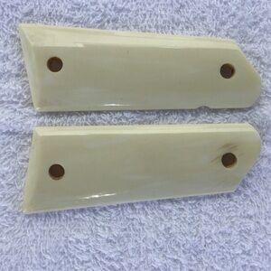 Sophisticated Cream Accent Panels